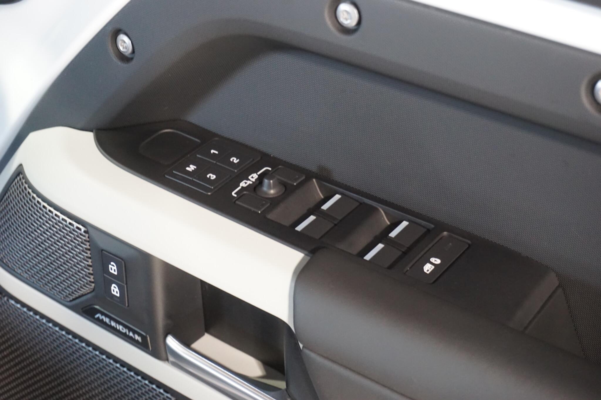 Land Rover Defender 110 2.0 P400e 15.4kWh X-Dynamic HSE SUV 5dr Petrol Plug-in Hybrid Auto 4WD Euro 6 (s/s) (404 ps)